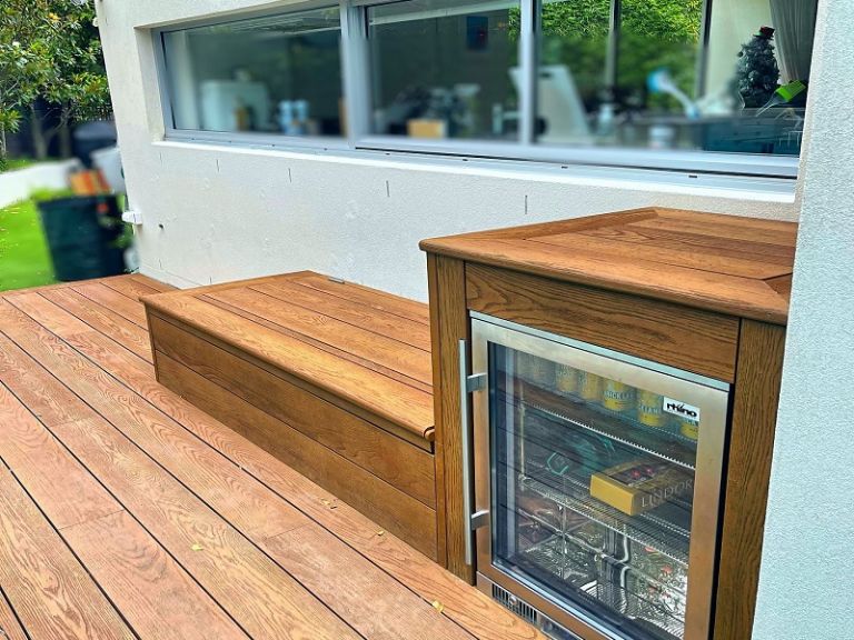 Millboard - Нестандандартні рішення Холодильник біля басейну